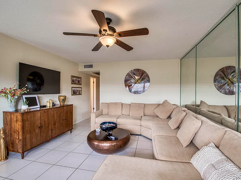 293 Brighton Dr #G — Photo 6