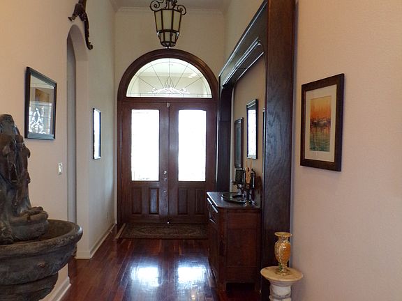 3rd image of 701 Pegasus Ln