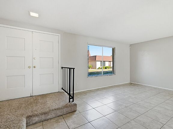 5th image of 1628 E Logan Dr