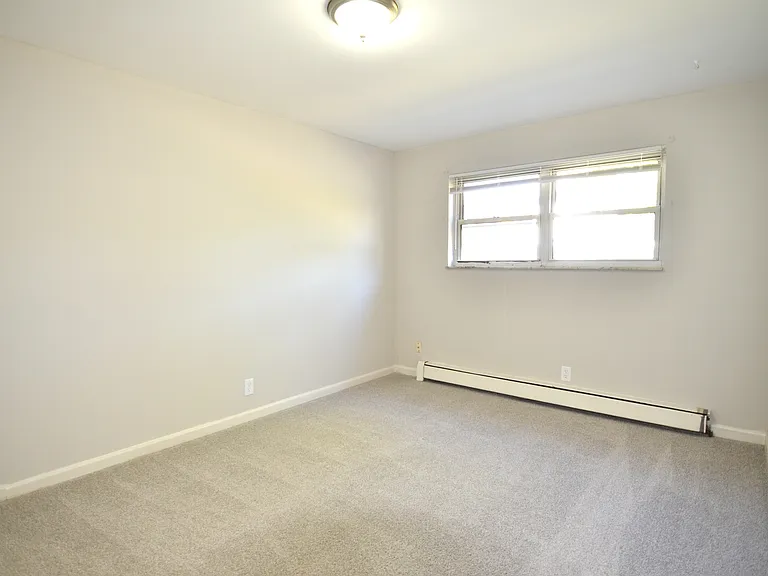 252 Hartwell Ave — Photo 8