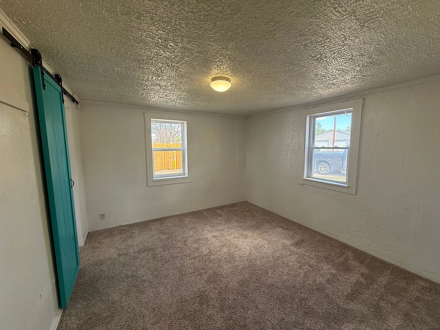 Attached one car garage! Pet Friendly! — Photo 4
