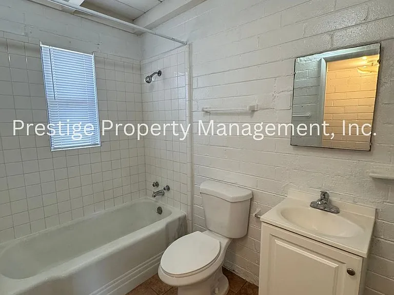 2201 E Grant Rd #19 — Photo 8