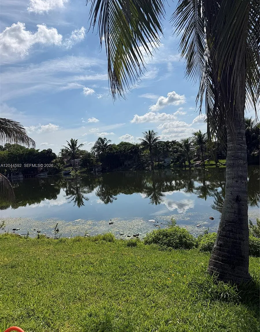 University Lakes — Photo 2