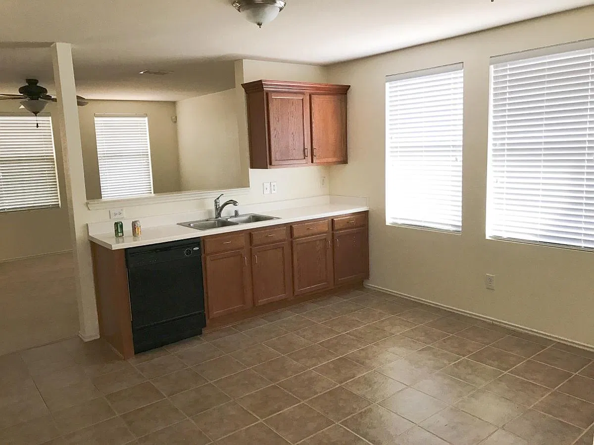 3 bed, 1894 sqft, $2,000 — Photo 2