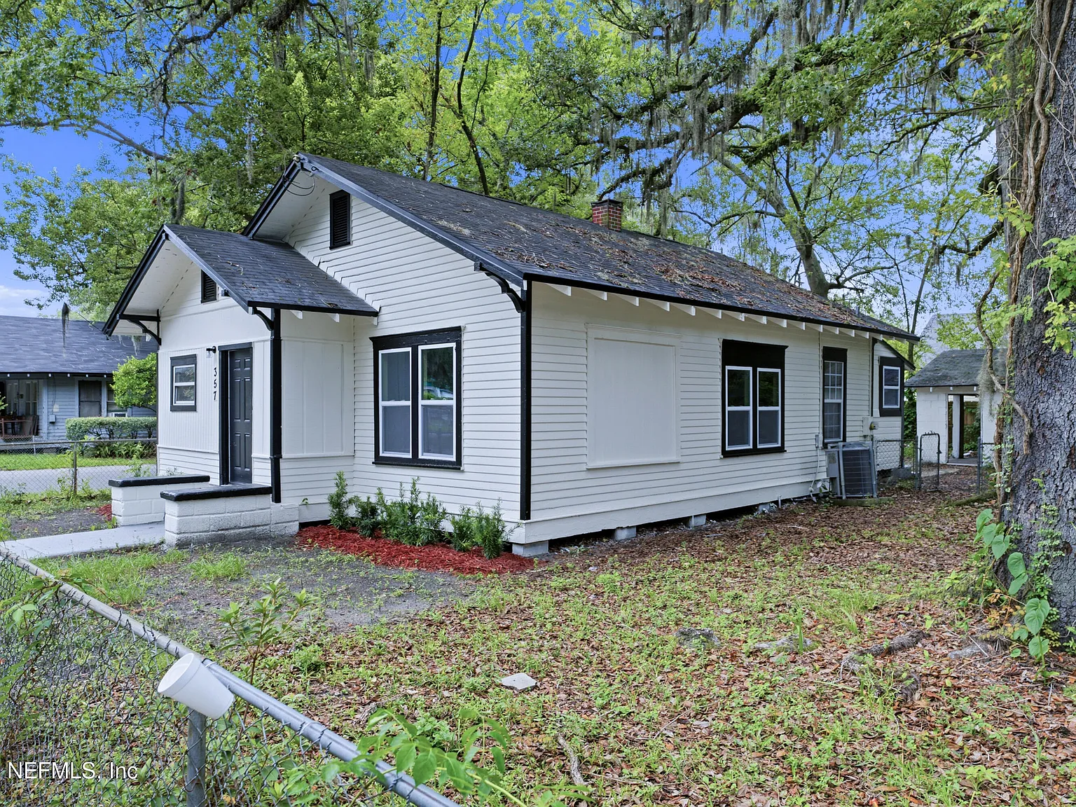 3 bed, 1.0 bath, 993 sqft, $1,363 — Photo 2
