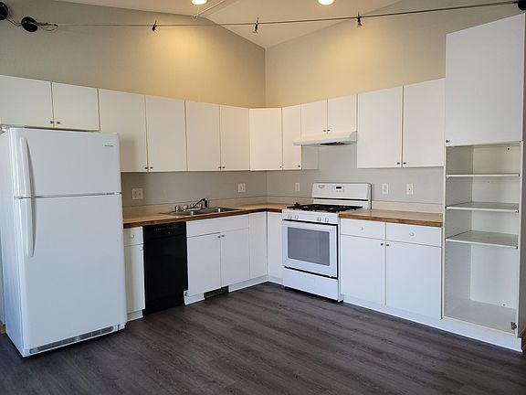 5th image of 5044 32nd Ave