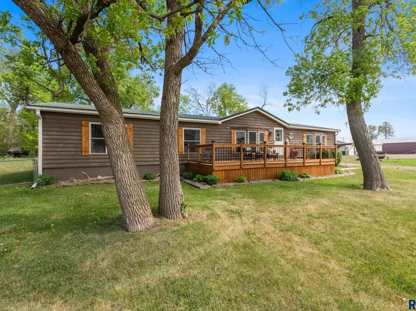 6132 Dakota Ave, Madison, SD 57042