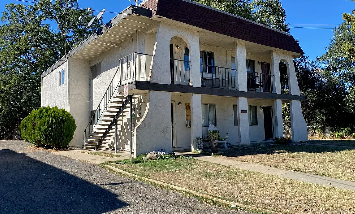 2 bed, 900 sqft, $1,350 — Photo 2