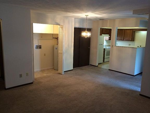4th image of 451 Westwood Dr APT 2A
