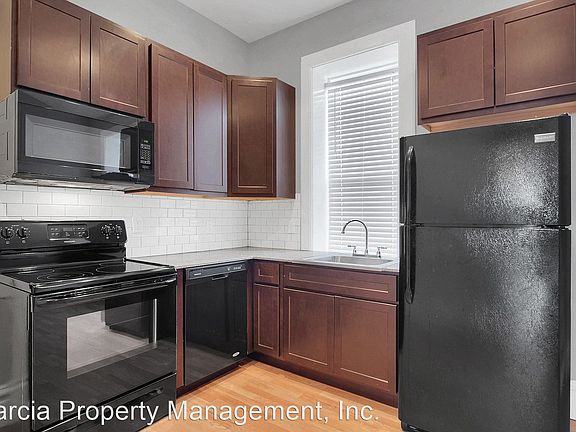 4th image of 904 Barton St #7726263