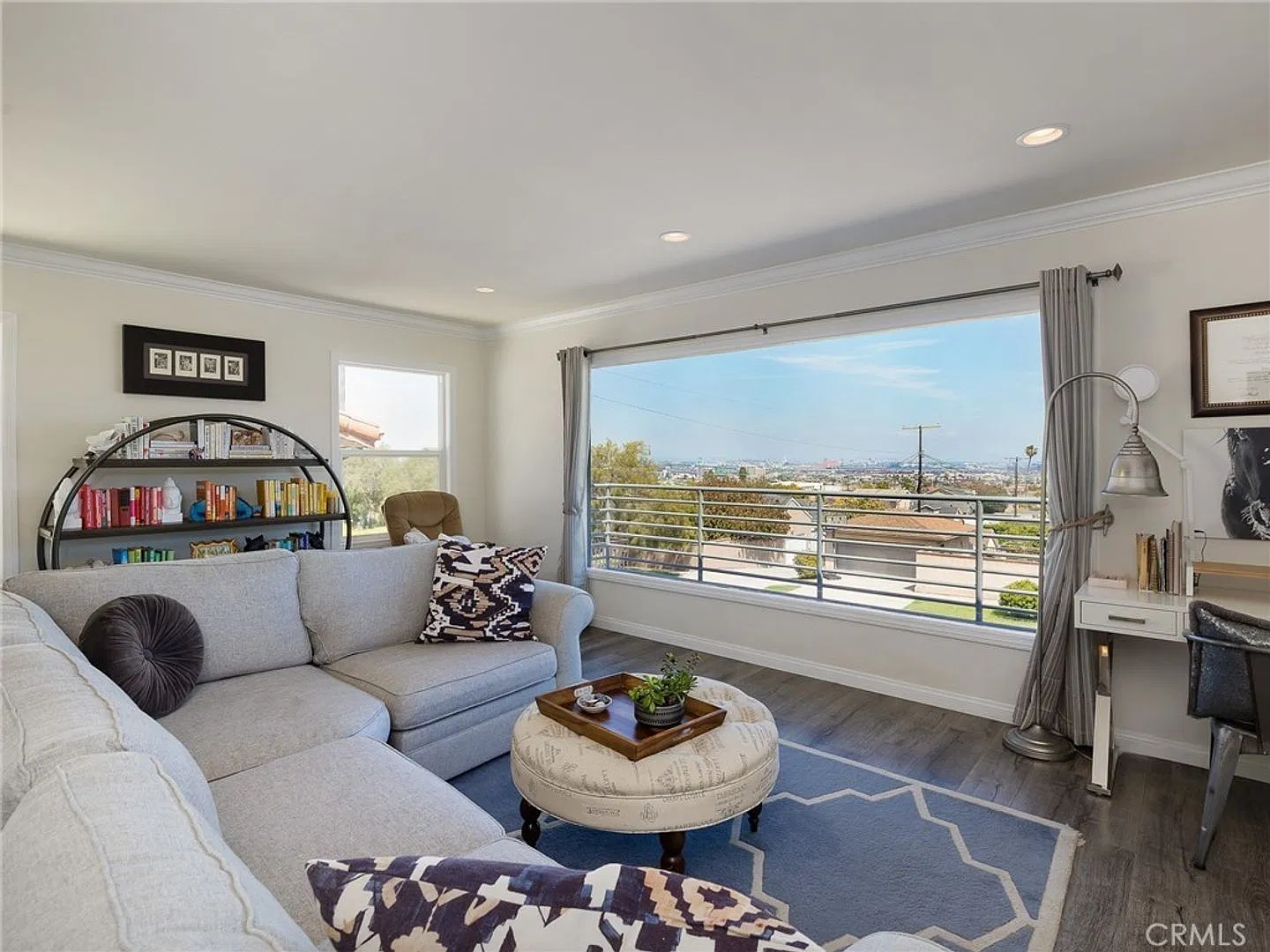 Spacious San Pedro Home with Harbor Views, Guest House & Solar Batteries! — Photo 4
