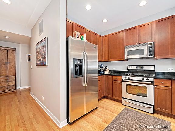 5th image of 1600 N Marshfield Ave APT 301