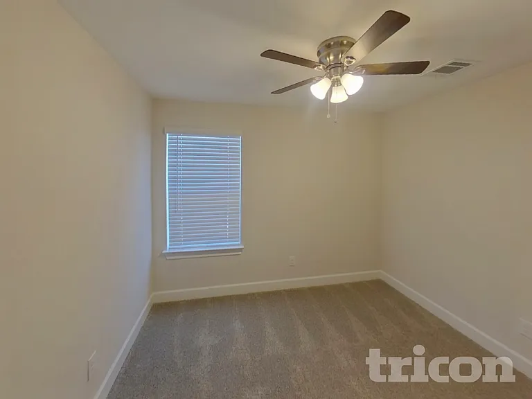 1209 Bullock Dr — Photo 13