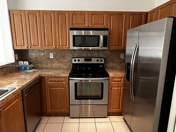 4th image of 2900 SE 17th Ave Unit 103