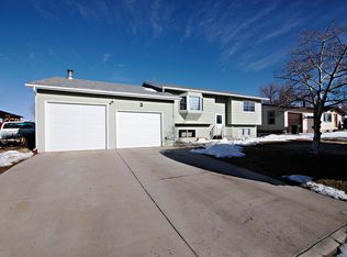 3 American Ln, Gillette, WY 82716