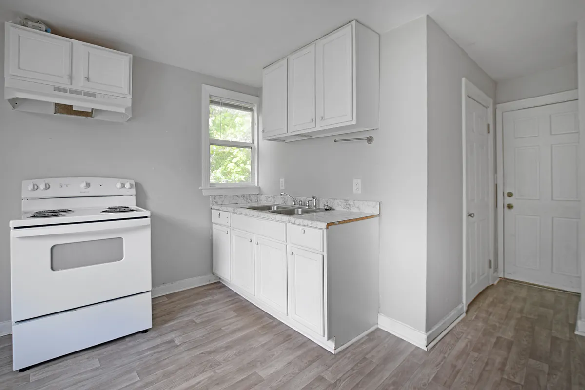 Photo 2 of 5 - 2905 Wickham Ave #B - Newport News, VA Building Photo - 2905 Wickham Ave #B