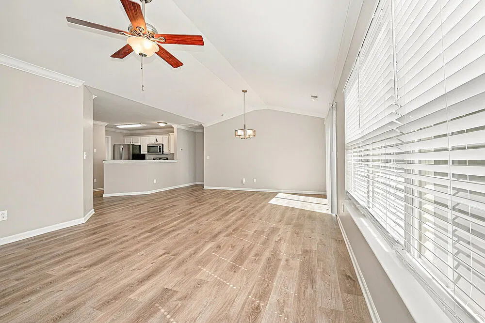 3 bed, 2.0 bath, 1425 sqft, $1,910 — Photo 4
