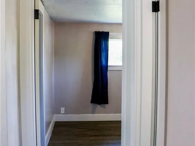1002 NE C St — Photo 12