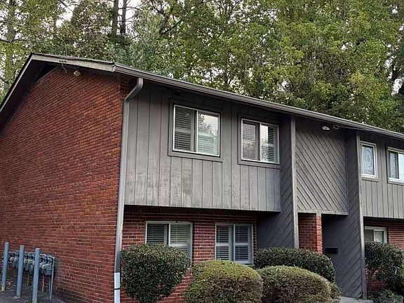 3rd image of 1612 Briarcliff Rd NE APT 1
