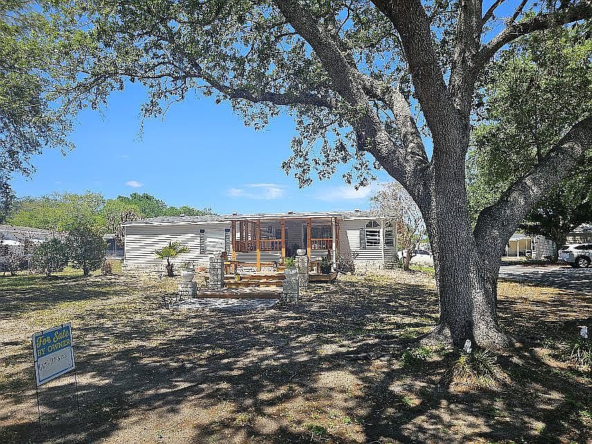 1st image of 141 Seminole Ridge Ln