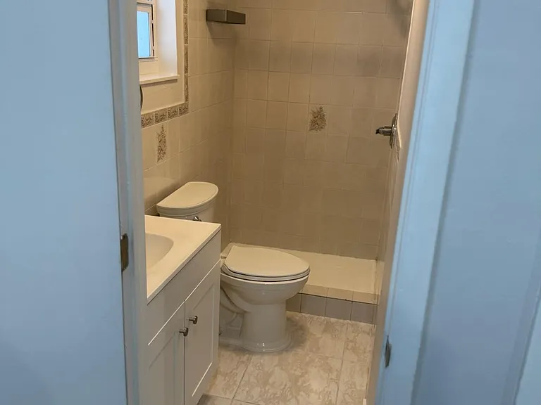 1365 W 5th Ct — Photo 5