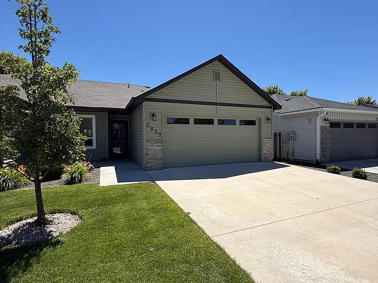2839 E Apricot Dr — Photo 1