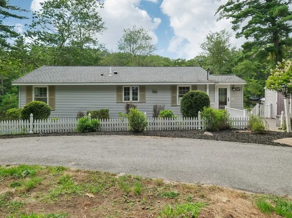 140 Massapoag Rd, Tyngsboro, MA 01879