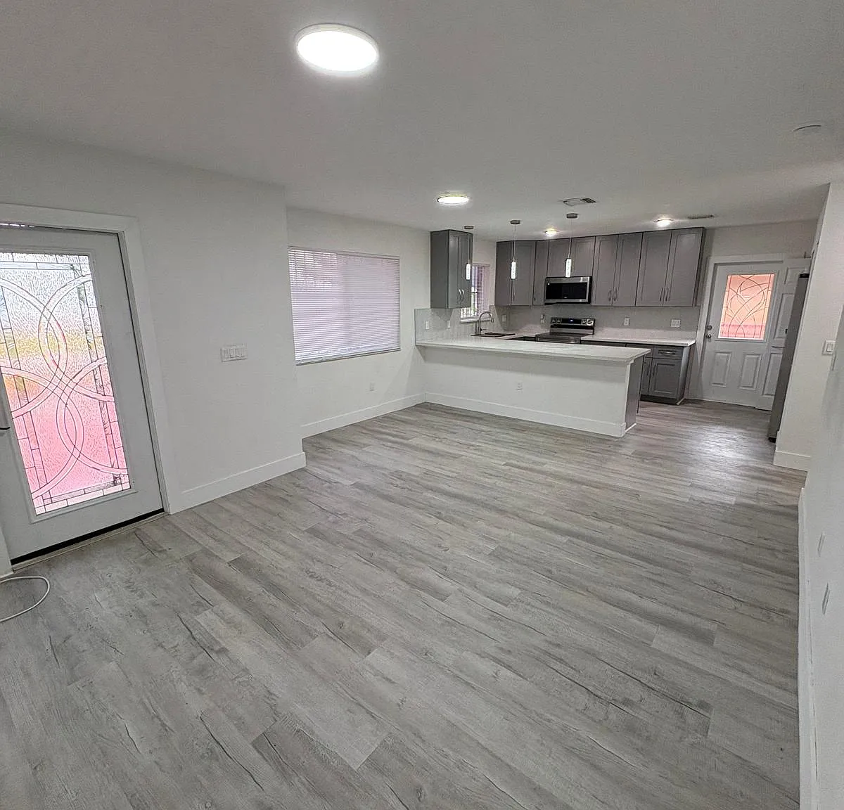 3 bed, 1200 sqft, $3,195 — Photo 1