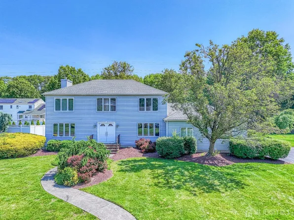 38 Silver Holw, North Brunswick, NJ 08902