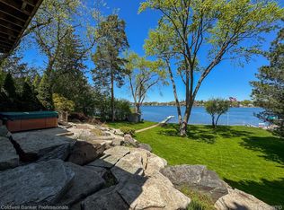 2660 Silverdown Ct, Waterford, MI 48328