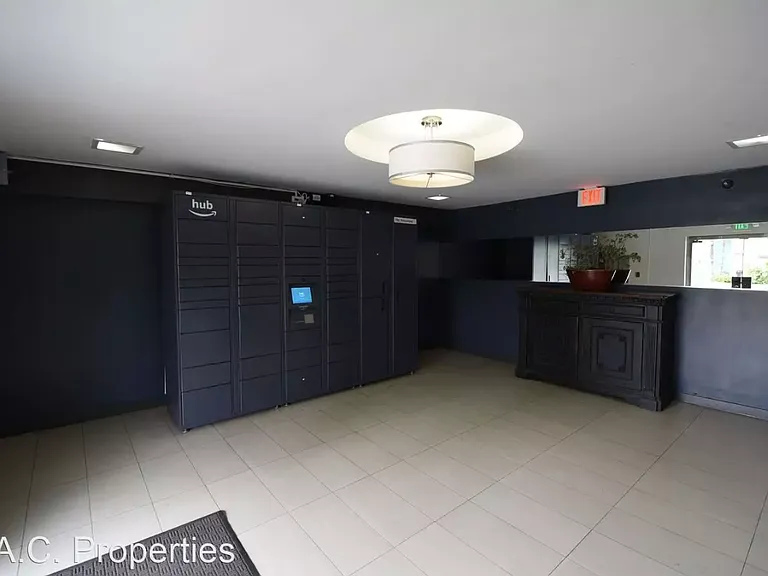 11505 Riverside Dr — Photo 1