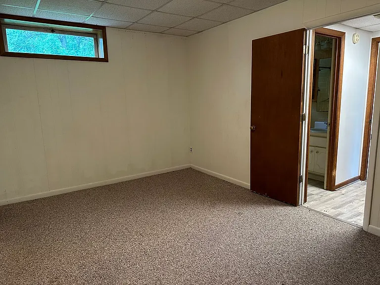 1127 Round Hill Dr — Photo 11