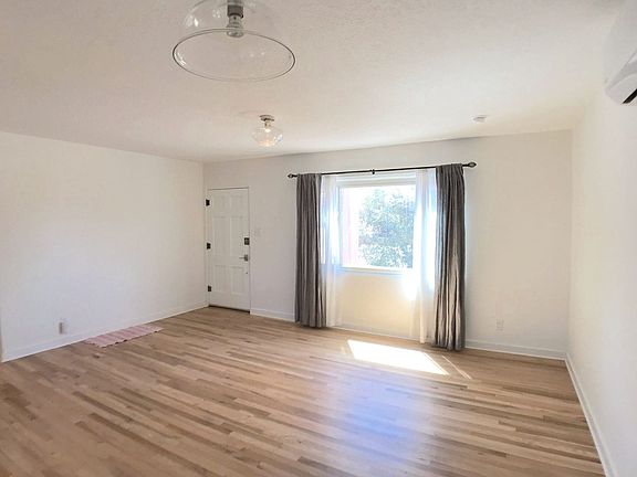 3rd image of 2715 Santa Monica Ave SE