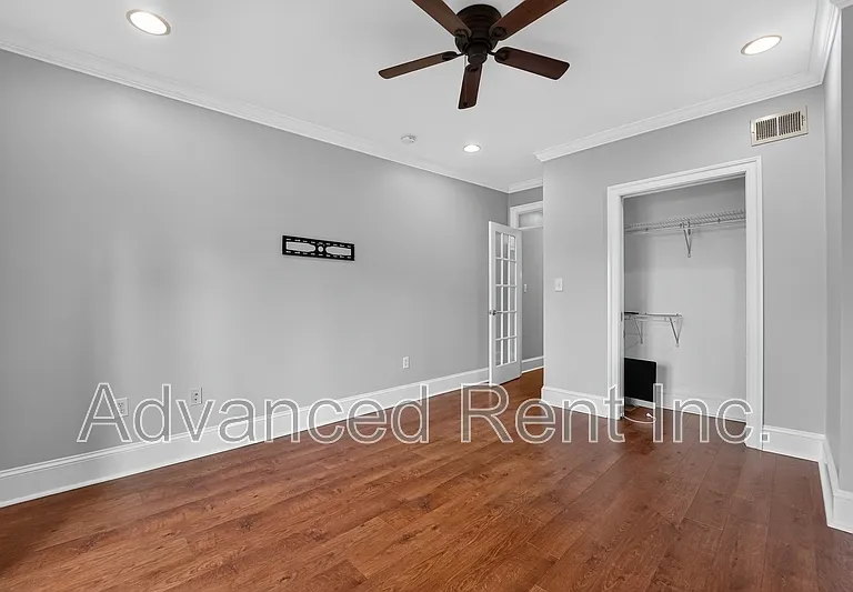 528 S Curley St — Photo 16