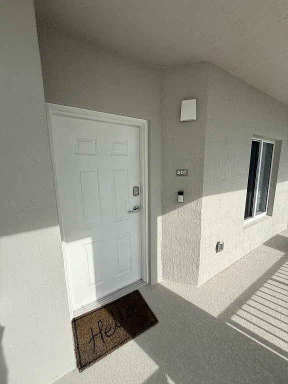 1805 Riverside Dr — Photo 3