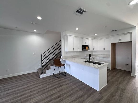 4th image of 1542 W 84th St #2