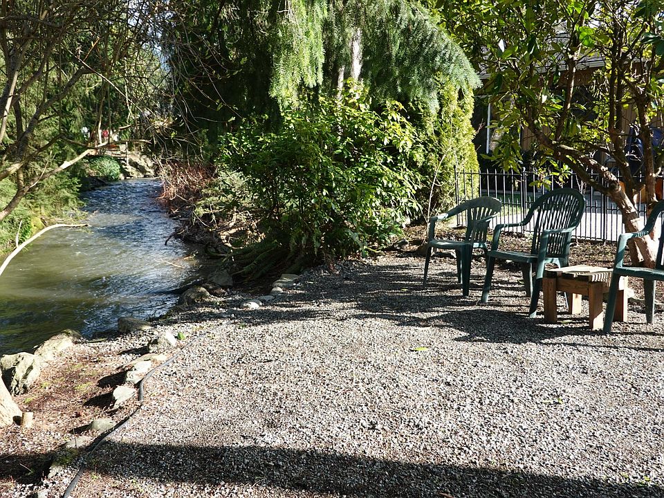 creekside siting area and fire pit