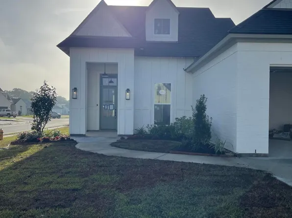 106 Prague Ave, Youngsville, LA 70592