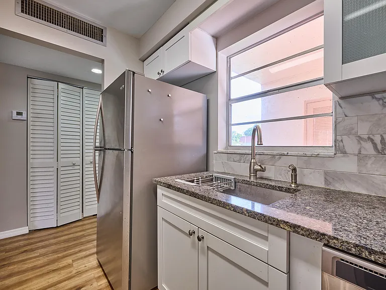 12021 W Greenway Dr — Photo 16
