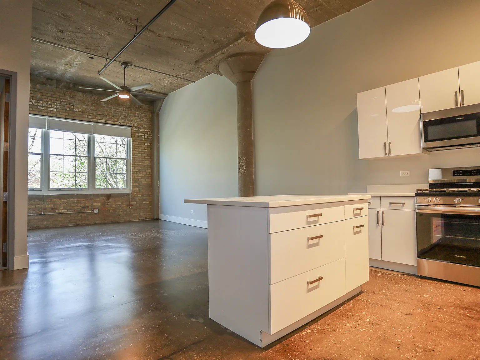 4046 N Hermitage Ave — Photo 4