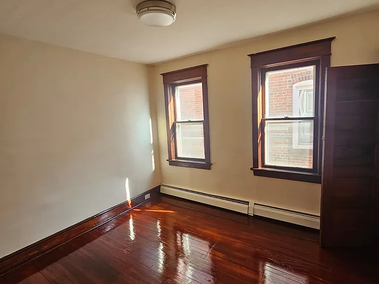 119 Virginia Ave — Photo 3
