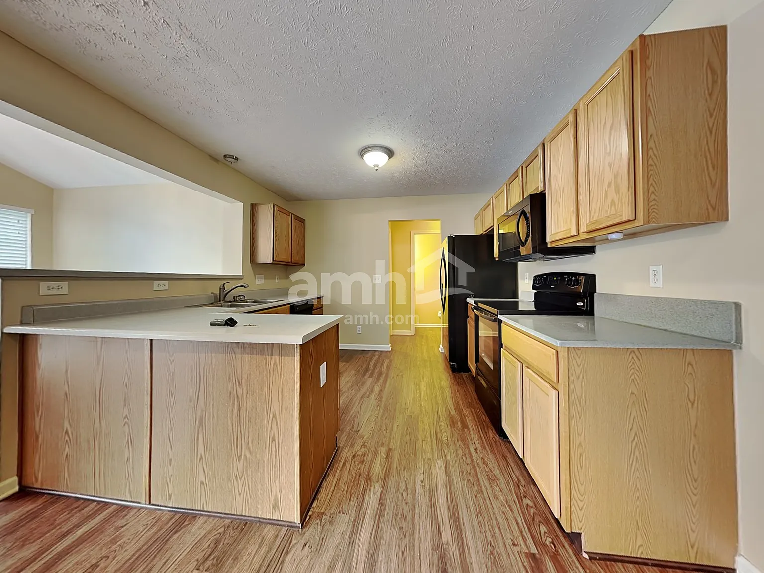4 bed, 2.5 bath, 2022 sqft, $2,755 — Photo 4
