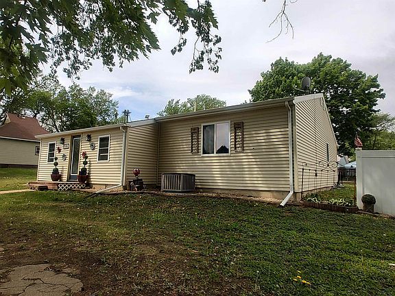 3rd image of 108 N Main St