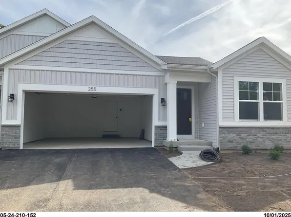 255 Hickory Valley Dr, Kalamazoo, MI 49009