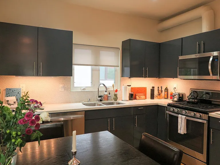 Kitchen with Dining Table