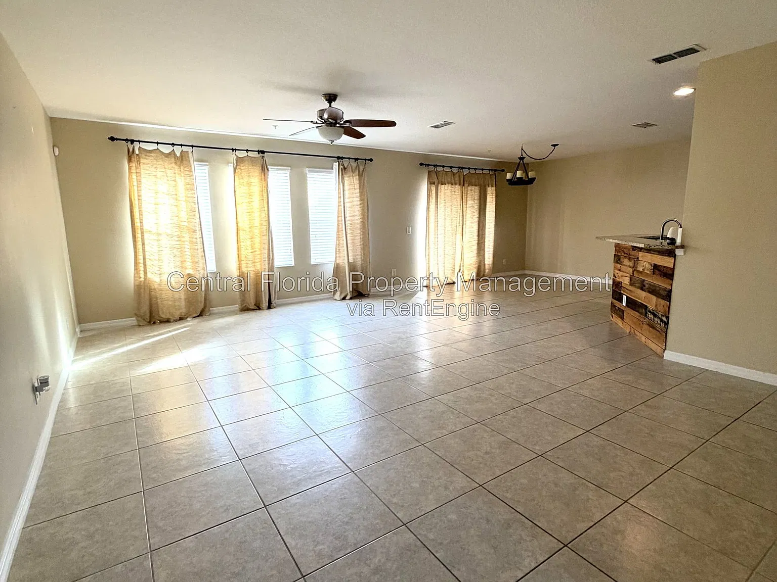 3 bed, 2.5 bath, 1915 sqft, $2,599 — Photo 3