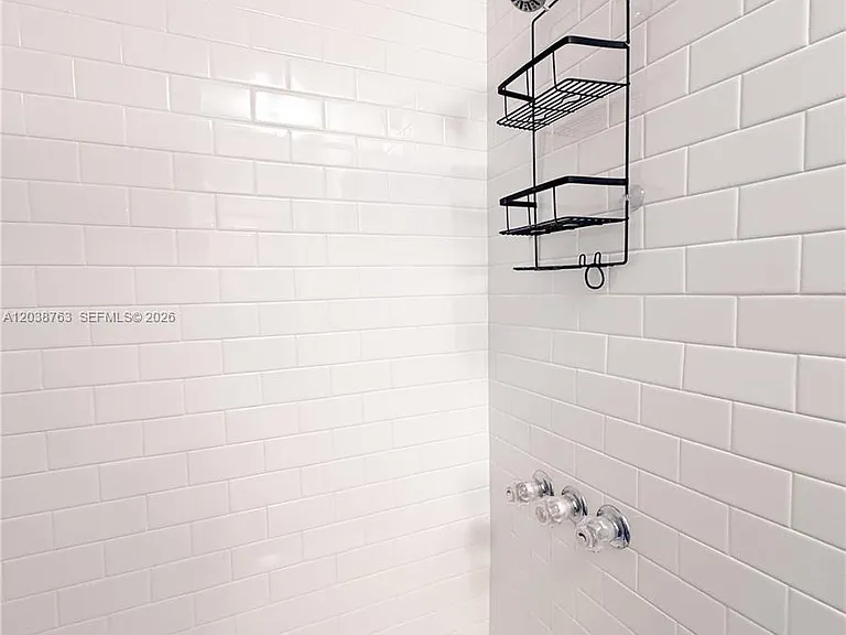 4240 Woodside Dr #4 — Photo 33