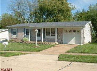 12014 Renaissance Dr, Maryland Heights, MO 63043