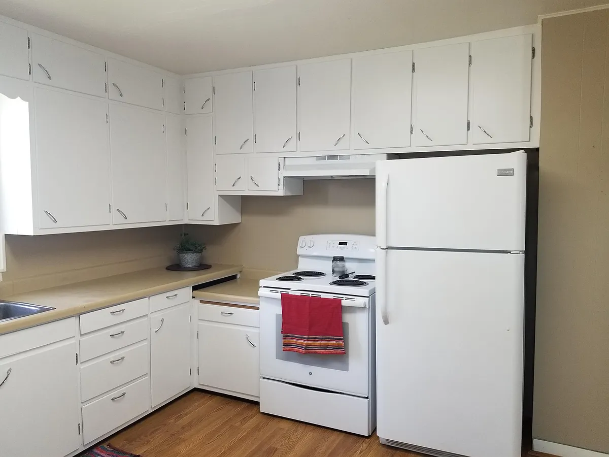 Building Photo - 250 N Railroad St #2
