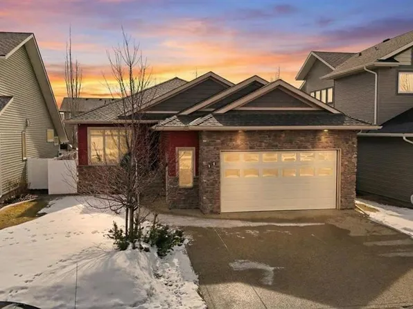 11 N Voisin Close, Red Deer, AB T4R 0M8